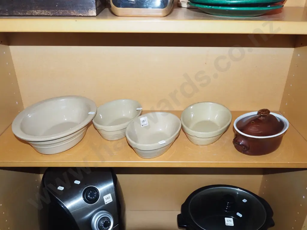 4x Masons and Cash baking dishes, lidded casserole Image 1++