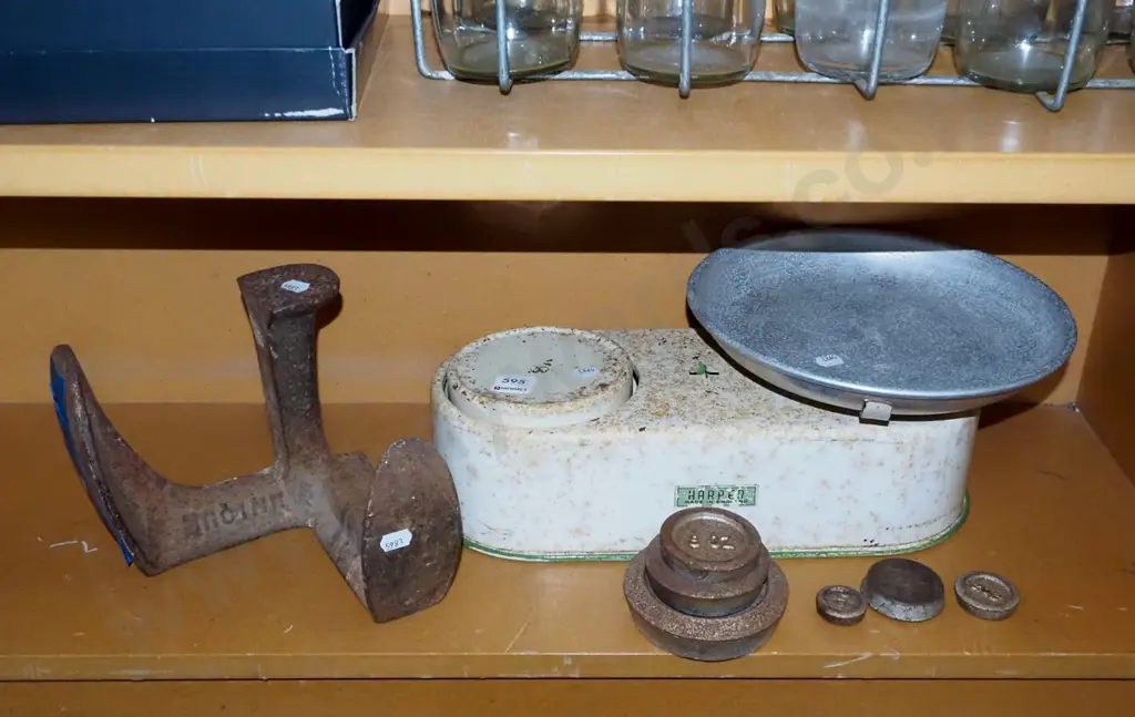 rusty vintage scales, shoe last Image 1++