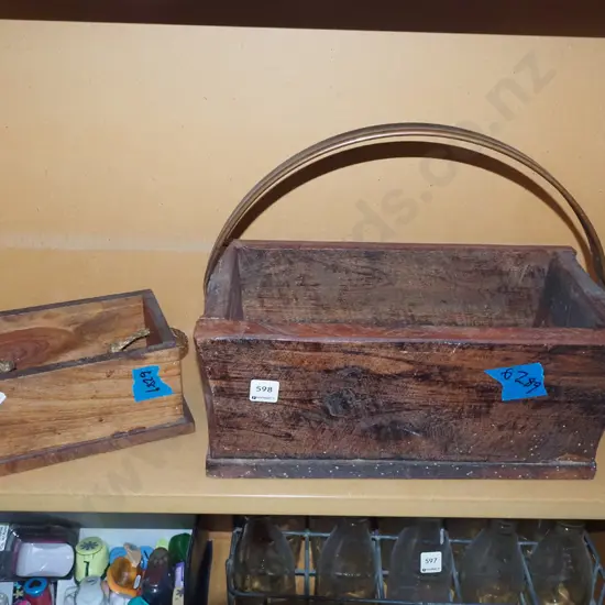 2x wooden baskets