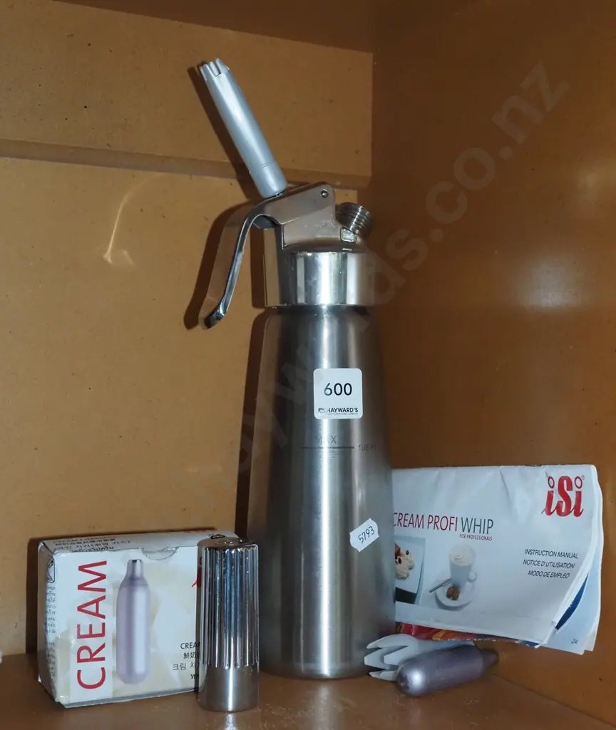 Isi Cream Profi Whip whipped cream dispenser and canisters Image 1++