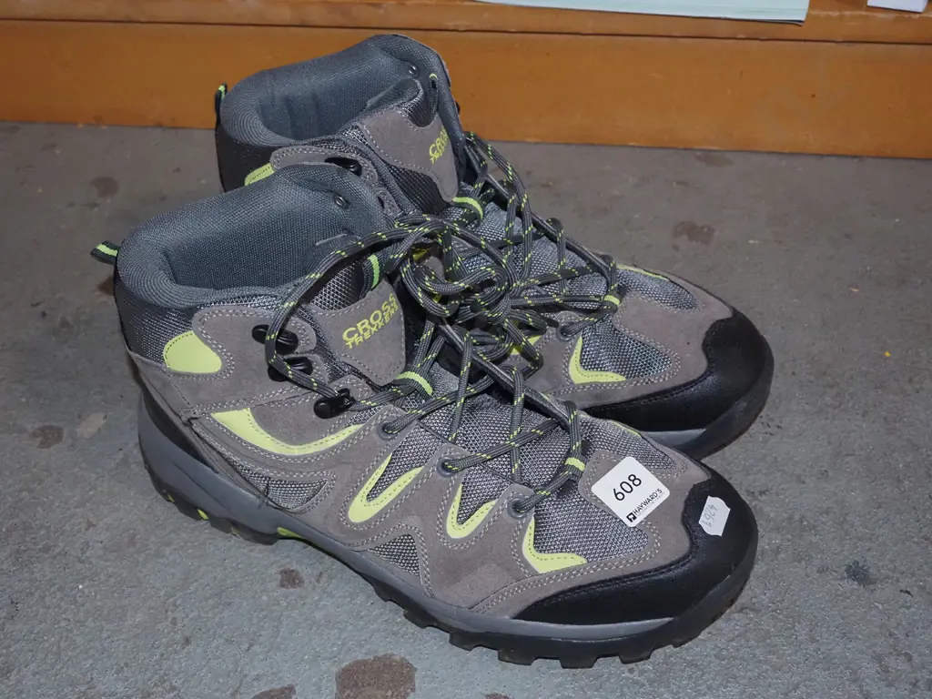 as new size 10 Cross Trekker shoes Image 1++