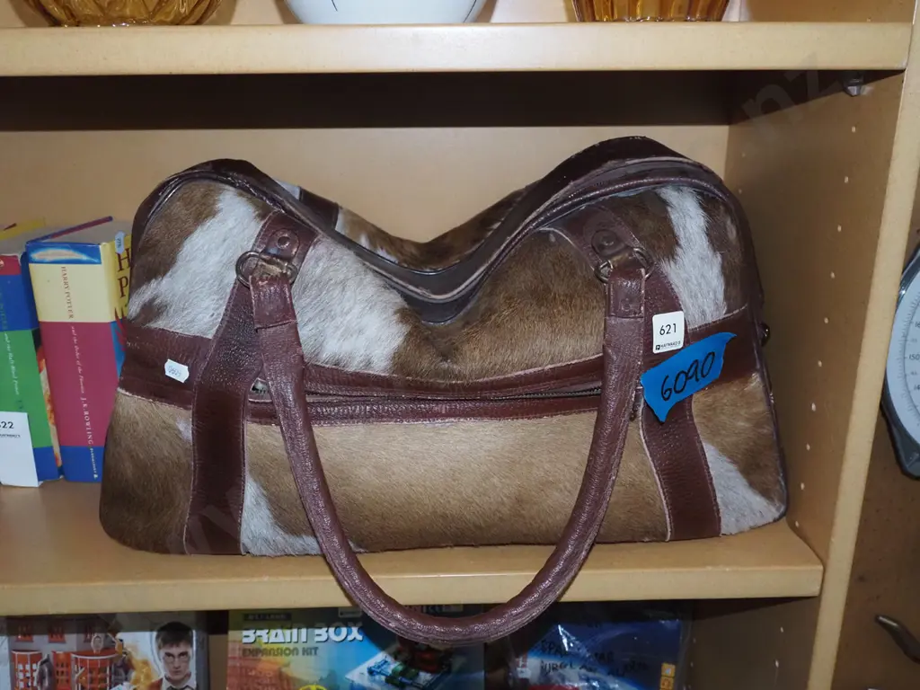 animal skin and leather holdall Image 1++