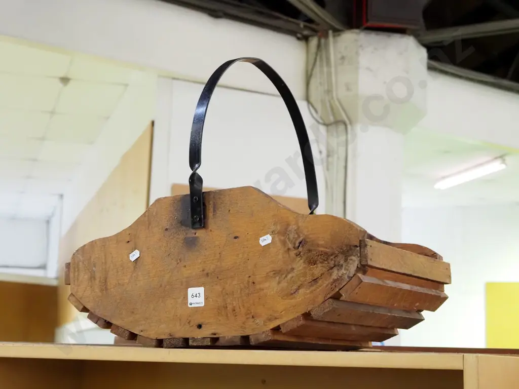 wooden metal handled basket Image 1++