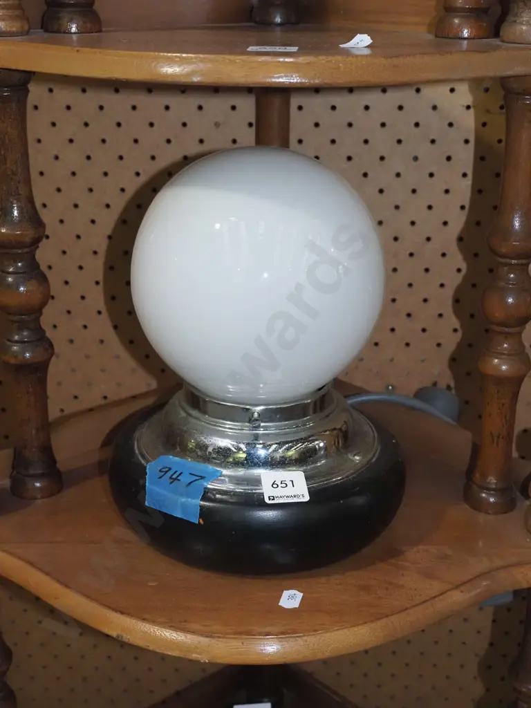 deco globe table lamp Image 1++