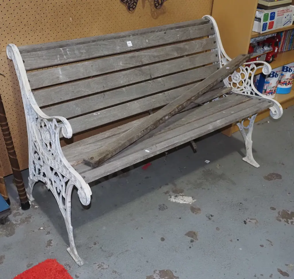 cast ended bench seat - needs attention Image 1++