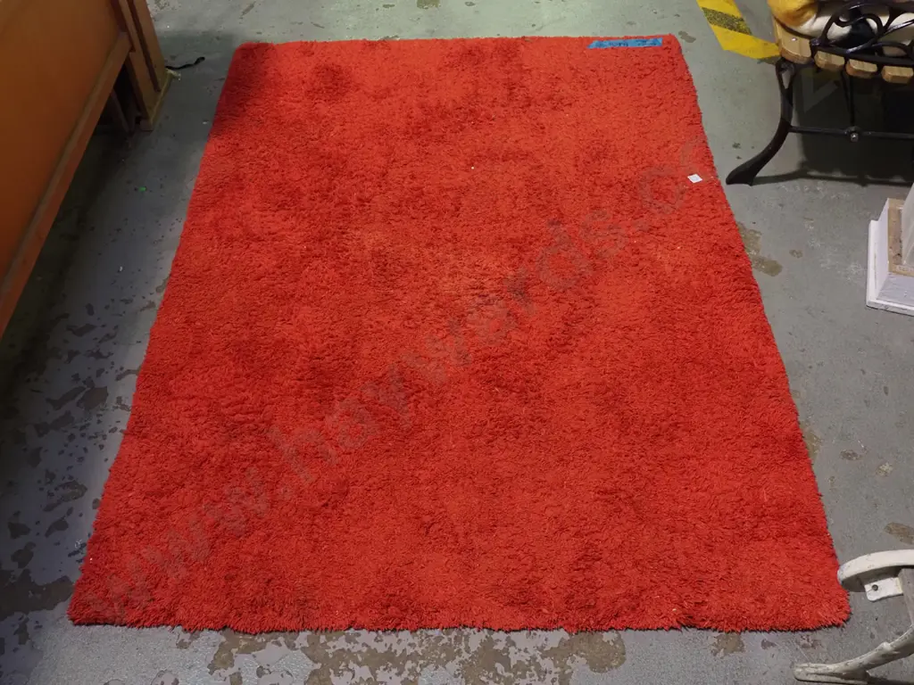red tufted floor rug L-1700 W-1200 Image 1++
