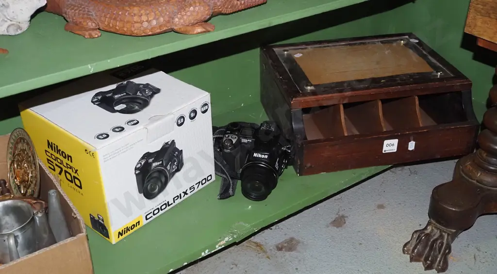 Nikon Coolpix 5700 digital camera, cigarette packet dispenser Image 1++