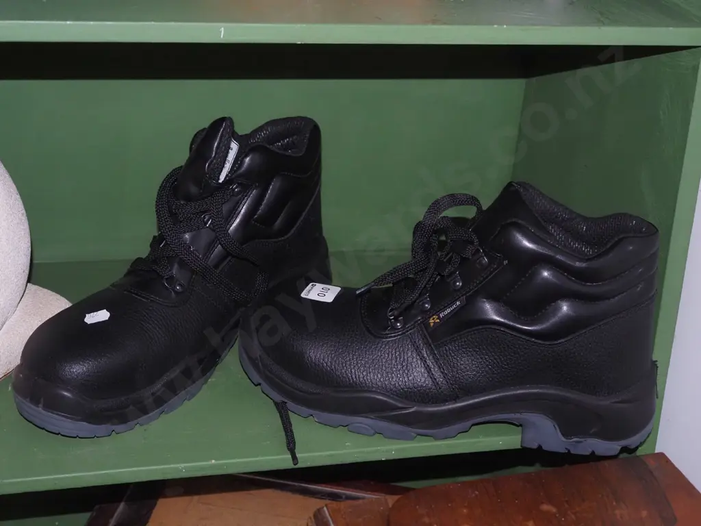 pair of Robuck size UK 10 steel cap work boots Image 1++