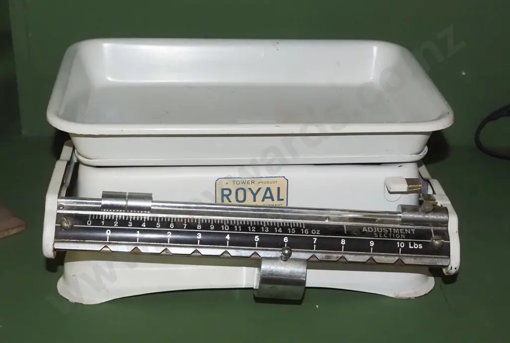 vintage Royal scales Image 1++