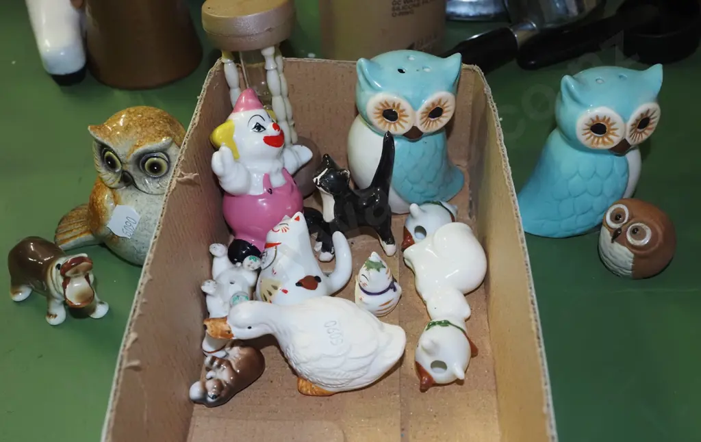 box; owl figurines, small hour glass Image 1++
