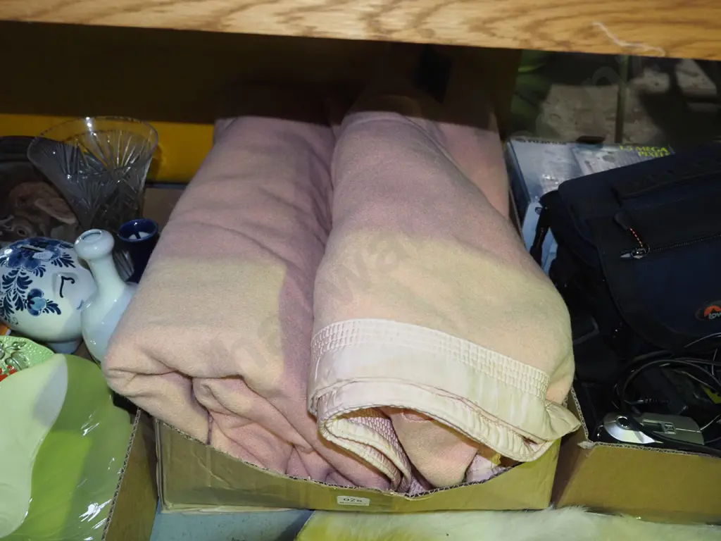 2x pink woollen blankets Image 1++