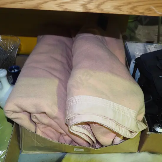 2x pink woollen blankets
