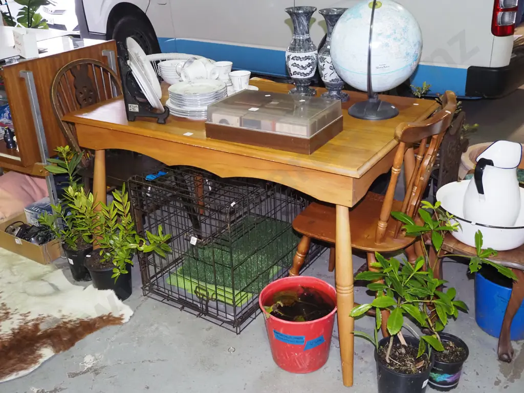 solid rimu dining table with 2 mismatched chairs - some damage to table edge Image 1++