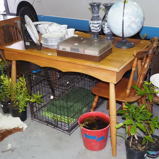solid rimu dining table with 2 mismatched chairs - some damage to table edge