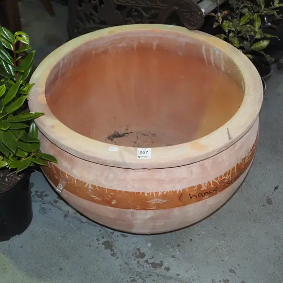 large terracotta garden planter H-320 Diam-500 (band of tape around middle)