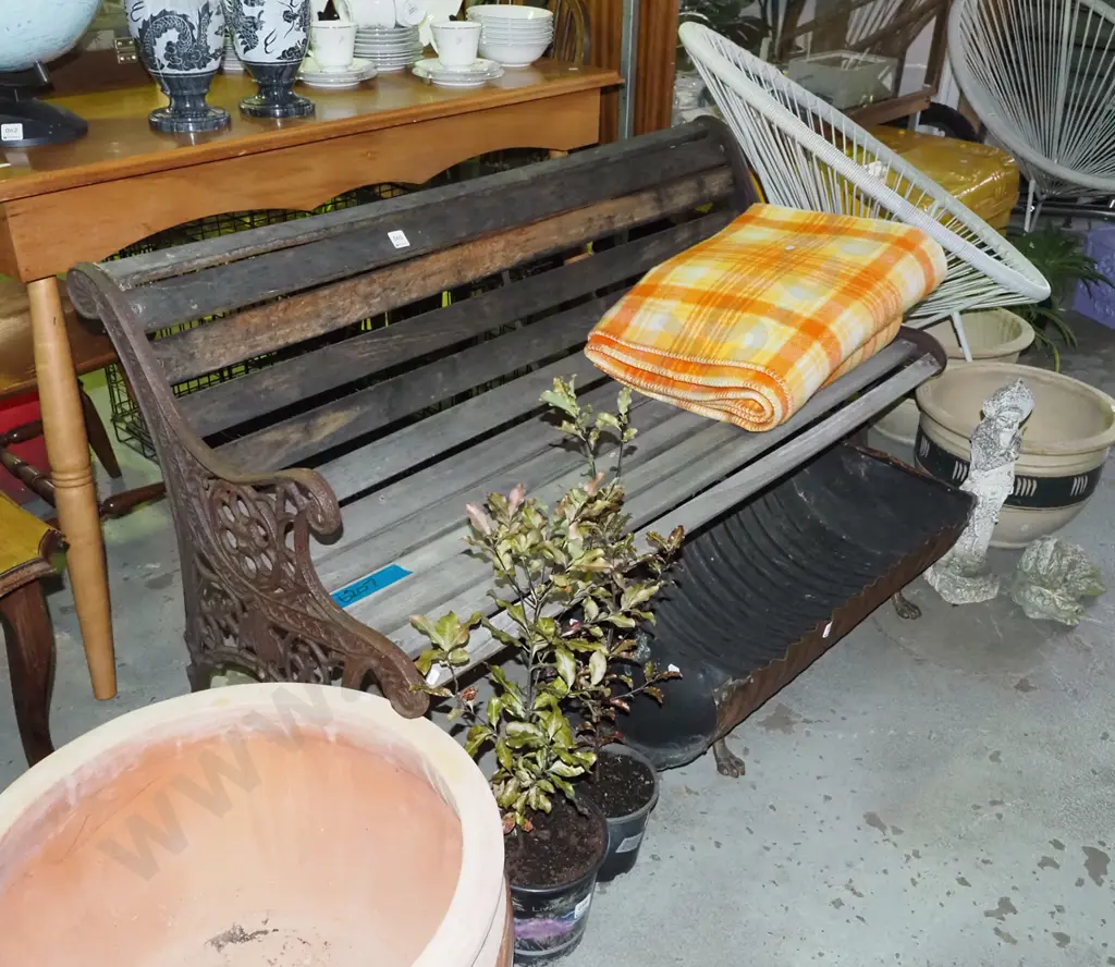 cast iron ended bench seat Image 1++