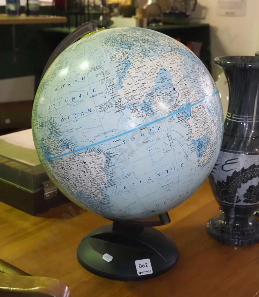 plastic world globe Image 1++