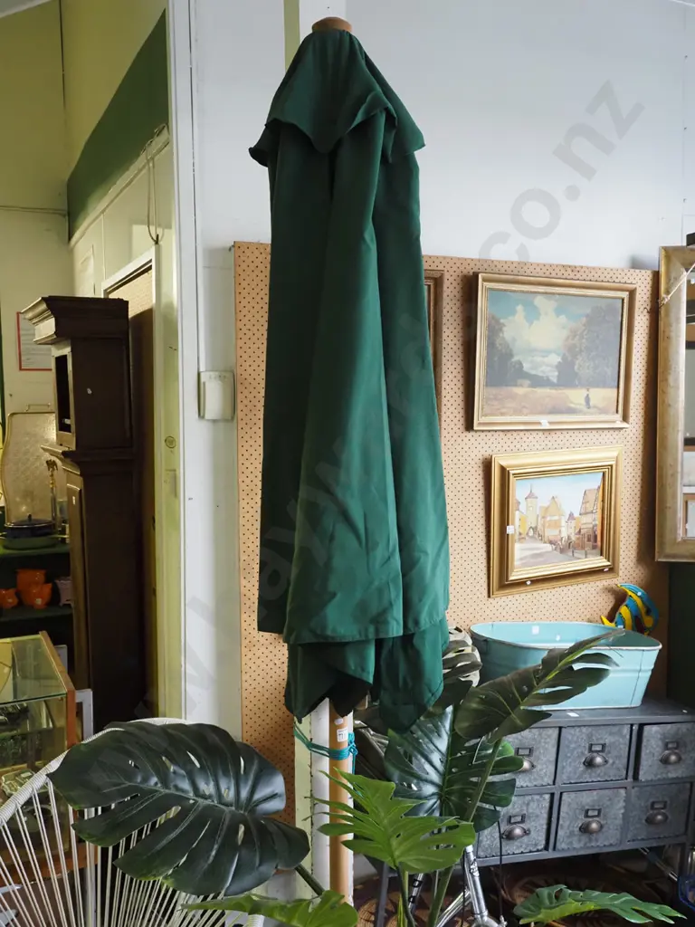 green sun umbrella Image 1++