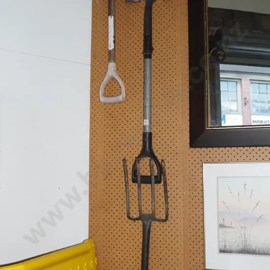 2x garden forks, short handled shovel