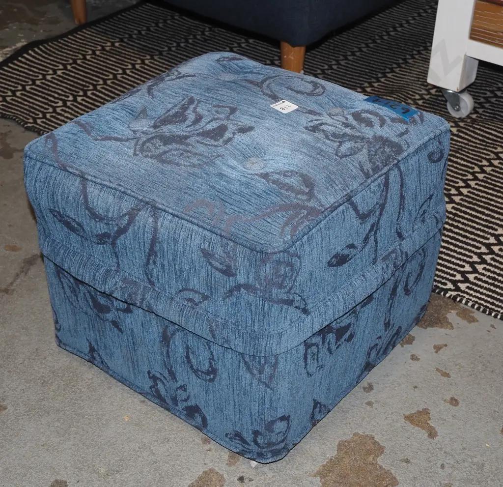 blue deep buttoned ottoman Image 1++
