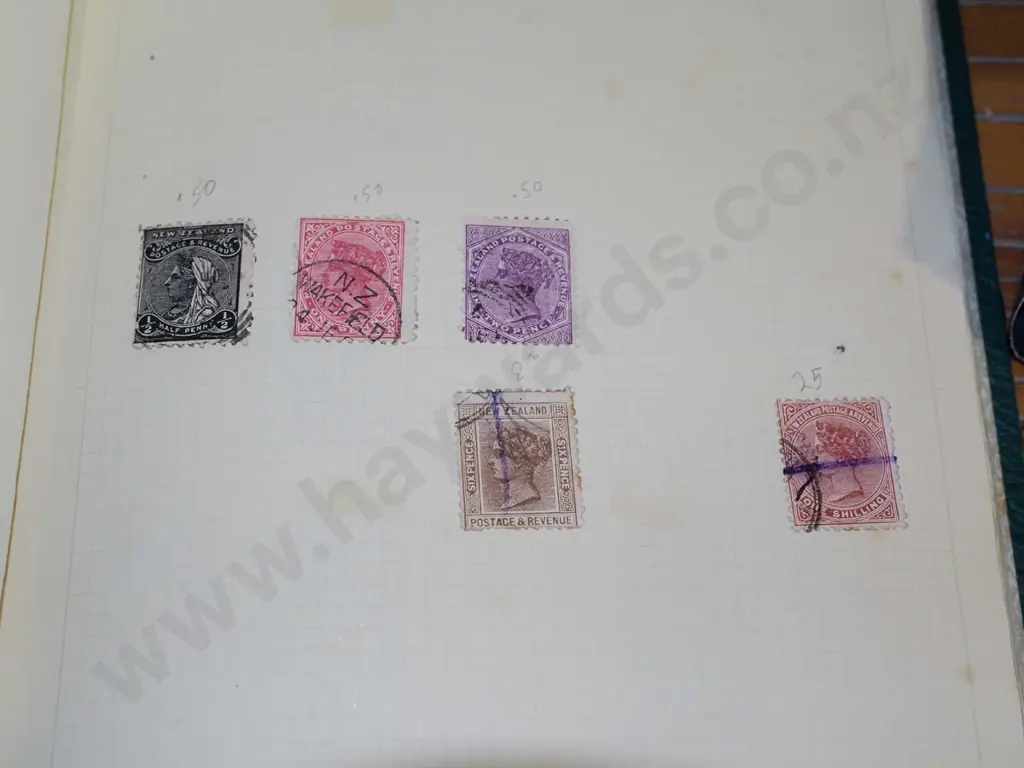3x stamp albums Image 1++