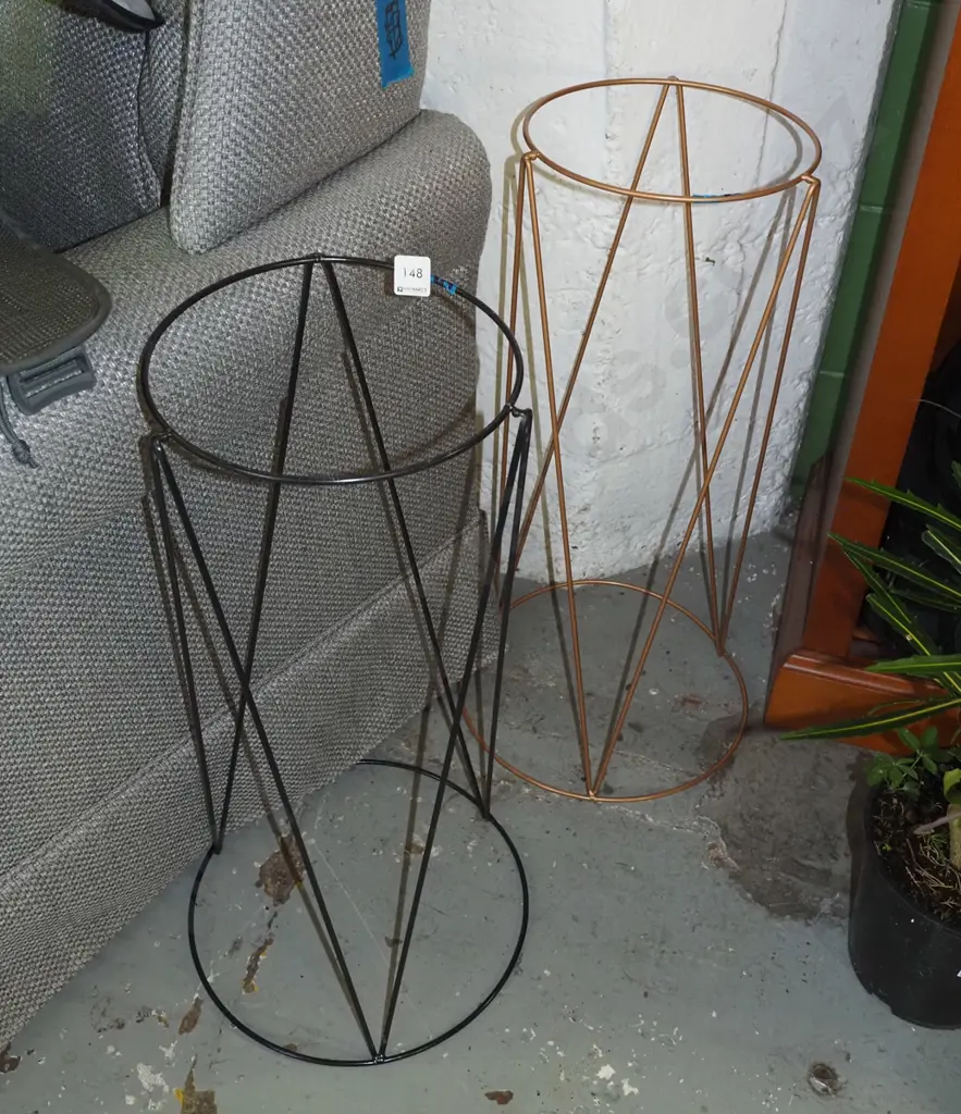 2x metal jardiniere stands H-600 Image 1++