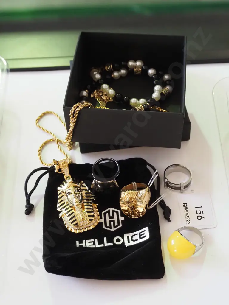 costume jewellery rings, pendants etc Image 1++