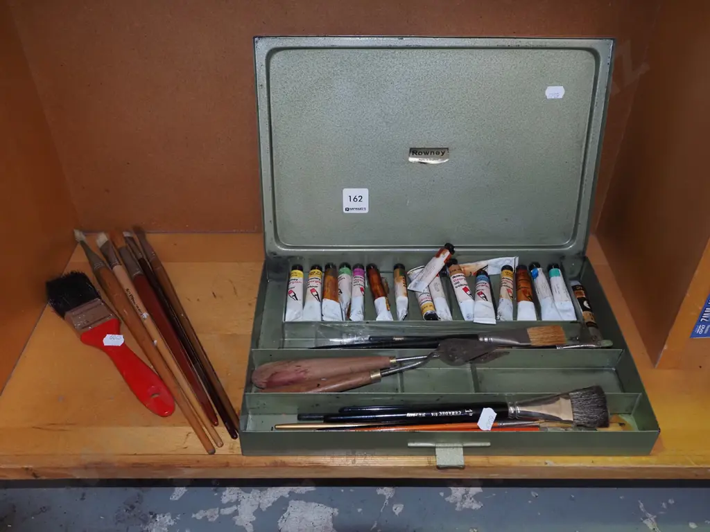 metal artists box; paints, brushes etc Image 1++
