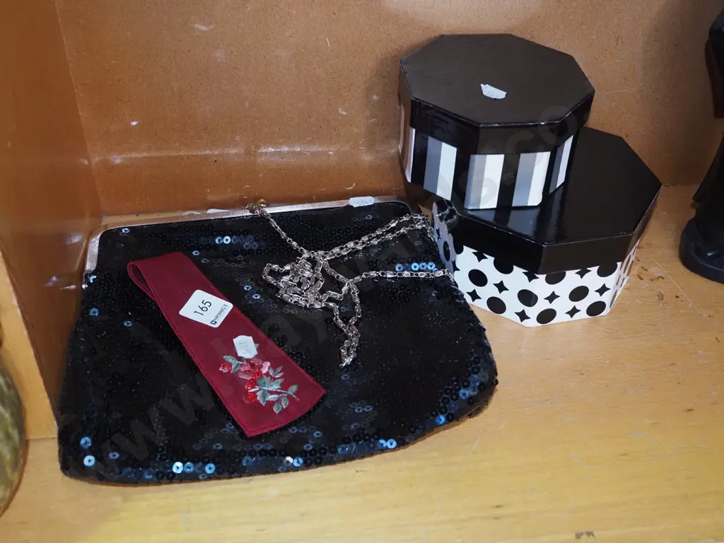 sequin purse, bookmark, 2x cardboard boxes Image 1++