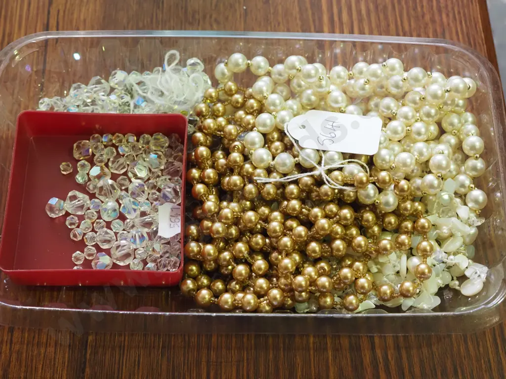 tray of beaded necklaces etc Image 1++