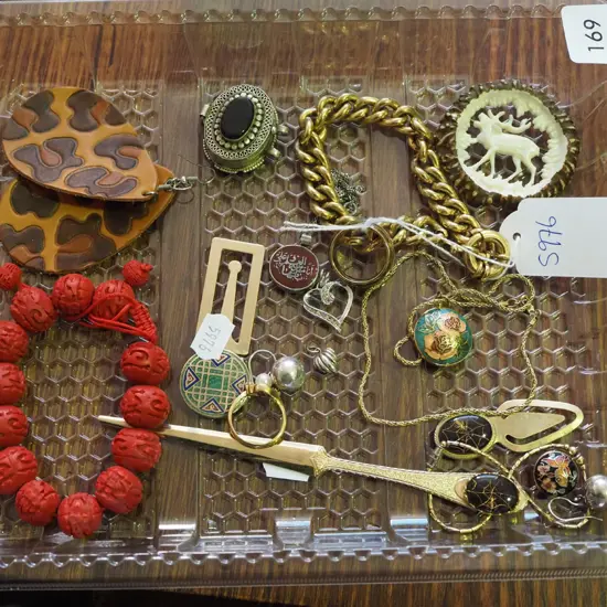 tray; costume jewellery, earrings, brooches etc