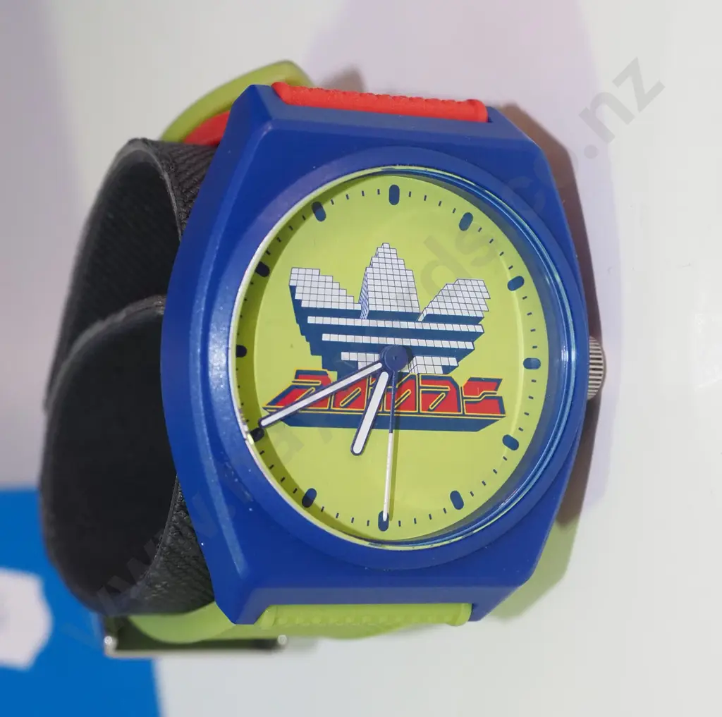 fake branded wristwatch in original box  Image 1++