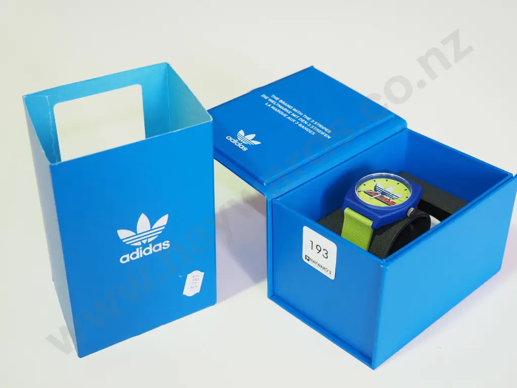 fake branded wristwatch in original box  Image 1++