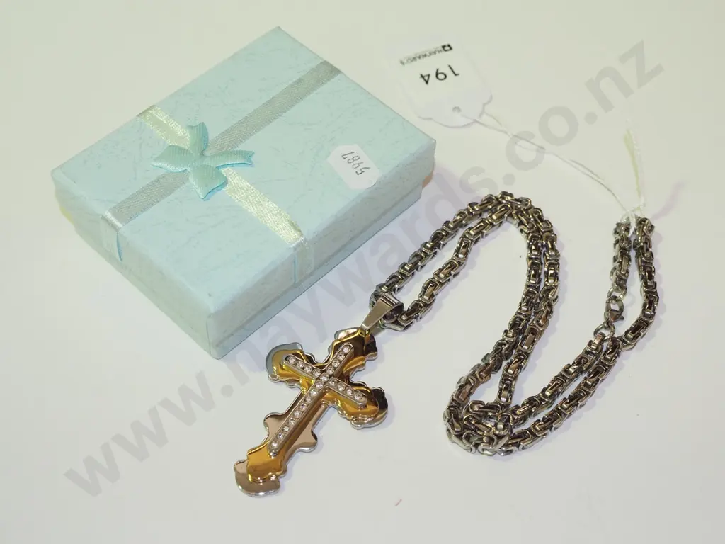 crucifix pendant Image 1++