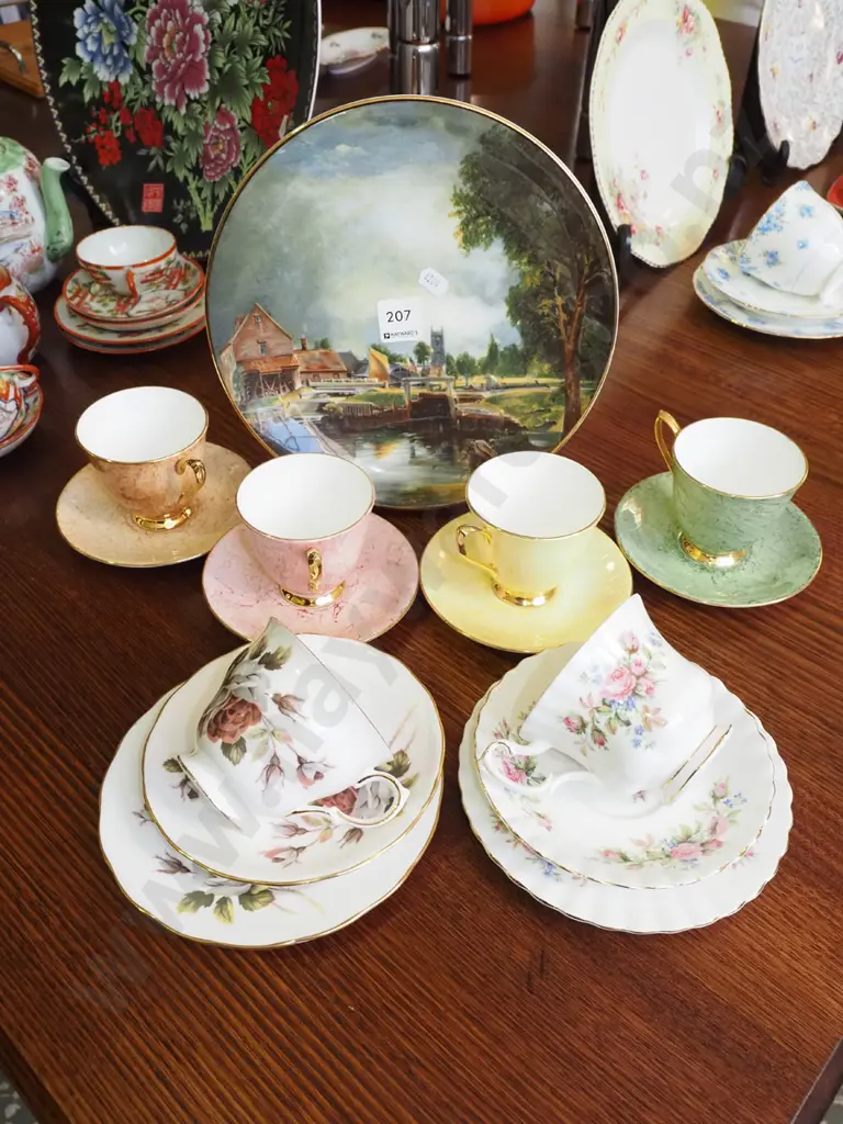 Elizabethan cabinet plate, 2x trios, 4x coloured Royal Labert cups and saucers Image 1++