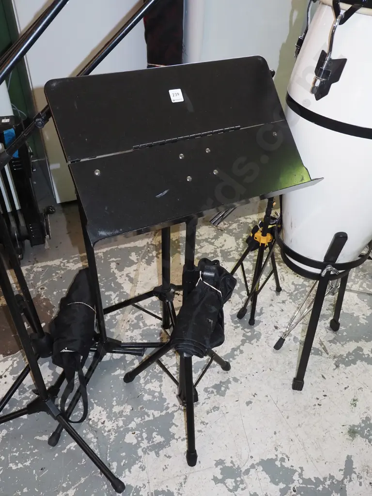 metal music stand and carry case Image 1++