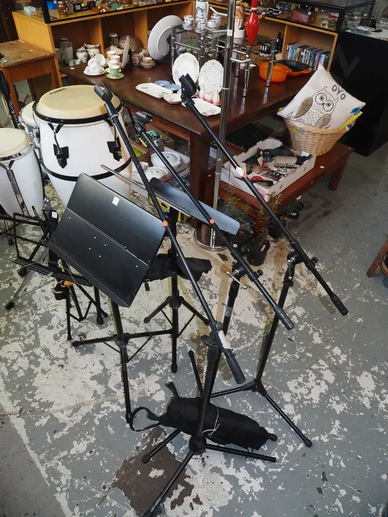 3x microphone stands and carry bag for all 3 stands - red dots Image 1++