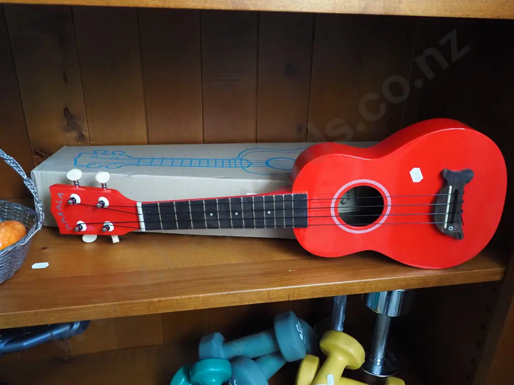 Makala ukelele in box Image 1++