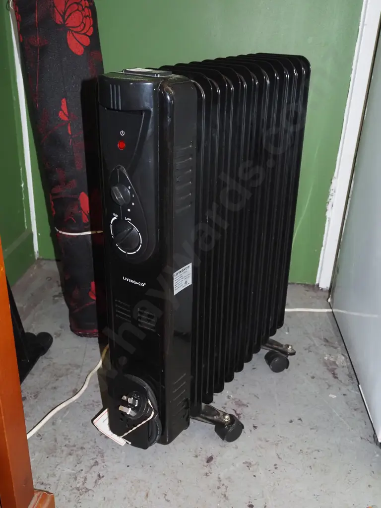 Living & Co black oil column heater Image 1++