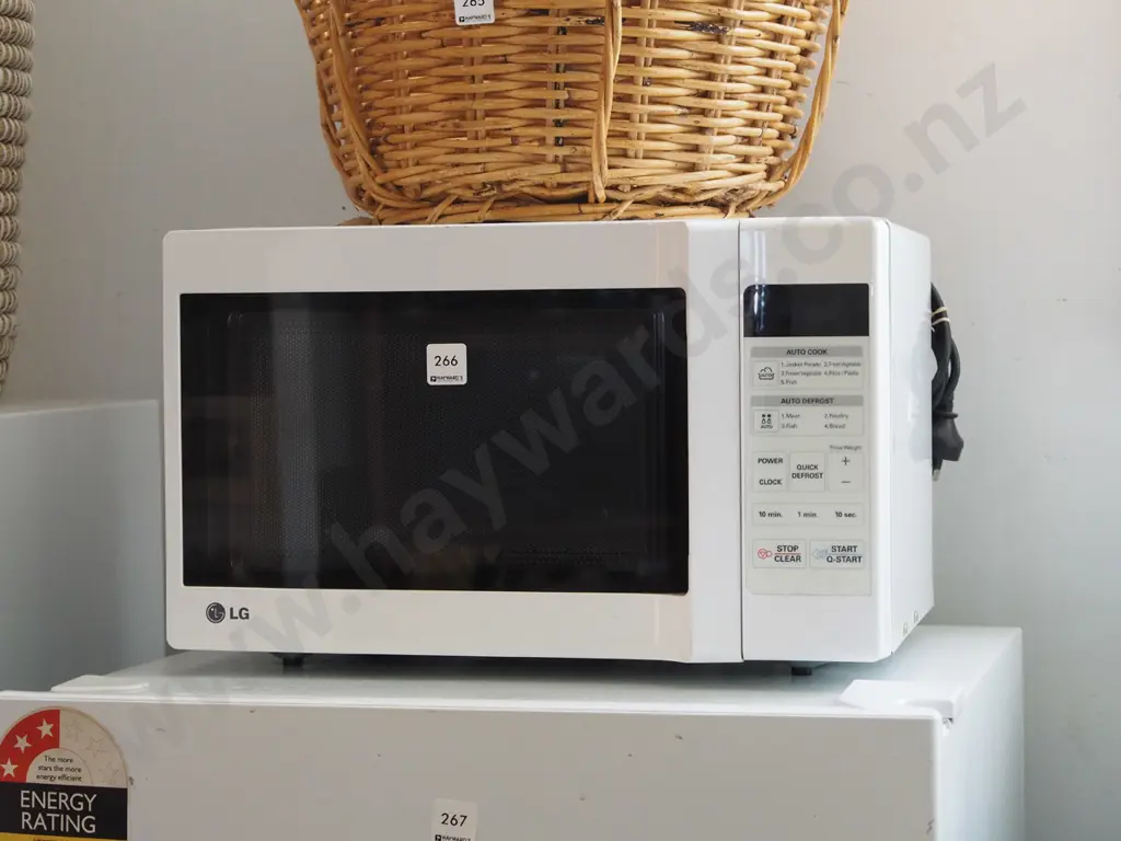 LG microwave Image 1++