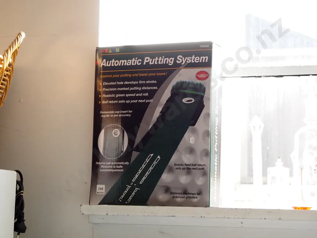 as-new boxed automatic golf putting system Image 1++