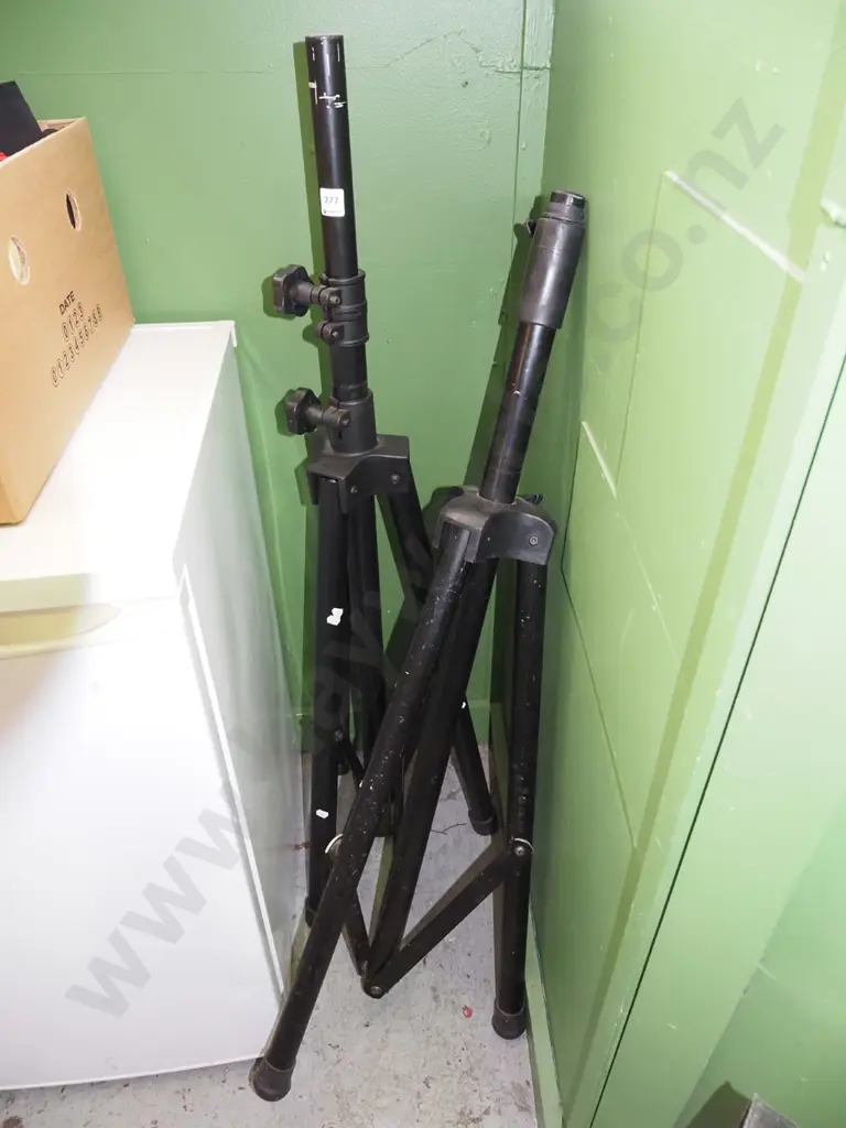 2x heavy duty speaker stands Image 1++