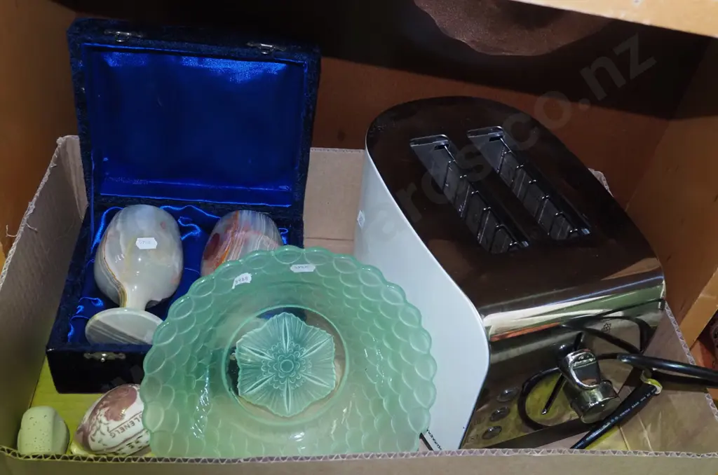 marble goblets in presentation case, 2 slice toaster, green glass bowl, seashells Image 1++