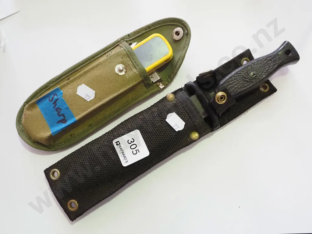 2x knives in sheaths Image 1++