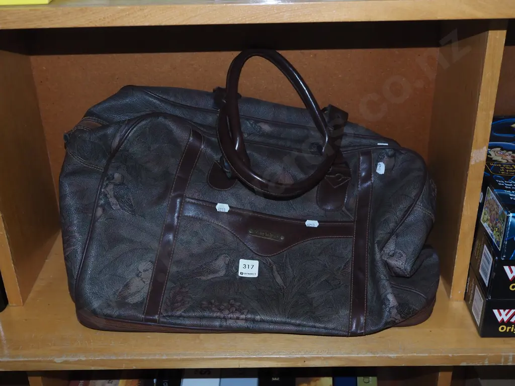 holdall Image 1++