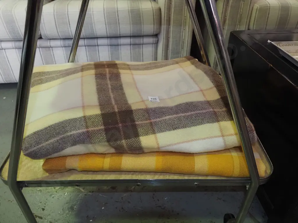 2x checked woollen blankets Image 1++
