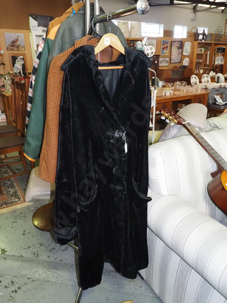 black ladies coat - some damage Image 1++