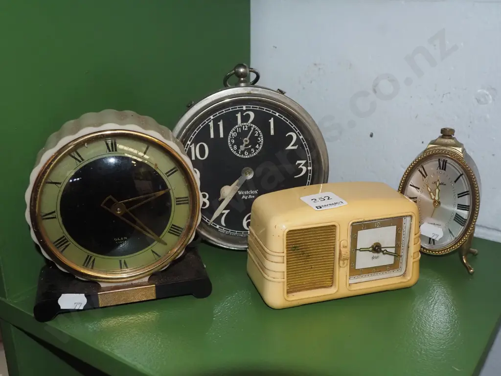 4x vintage mantle clocks Image 1++