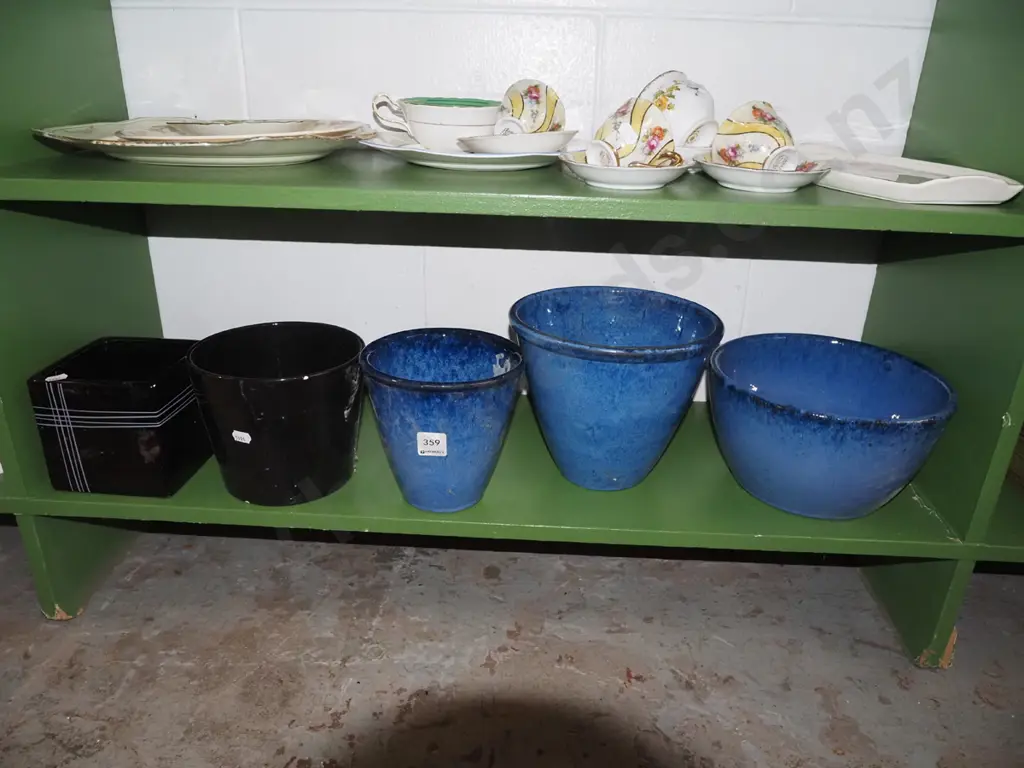 shelf of 5 jardinieres Image 1++