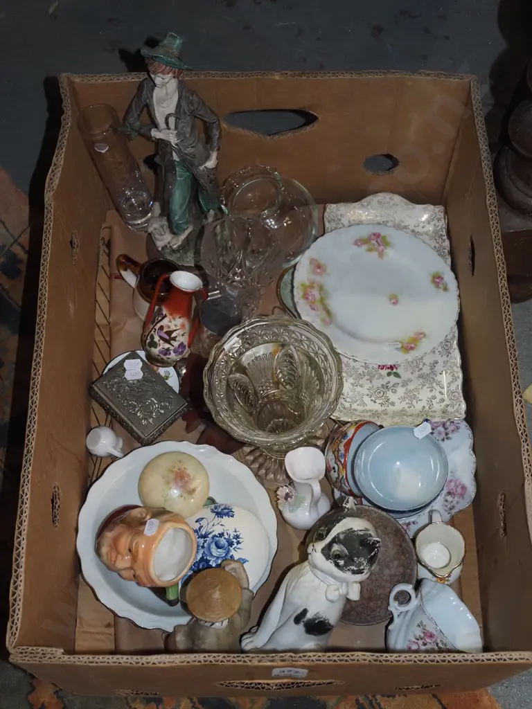 box; glass vase, plate, figurines etc Image 1++